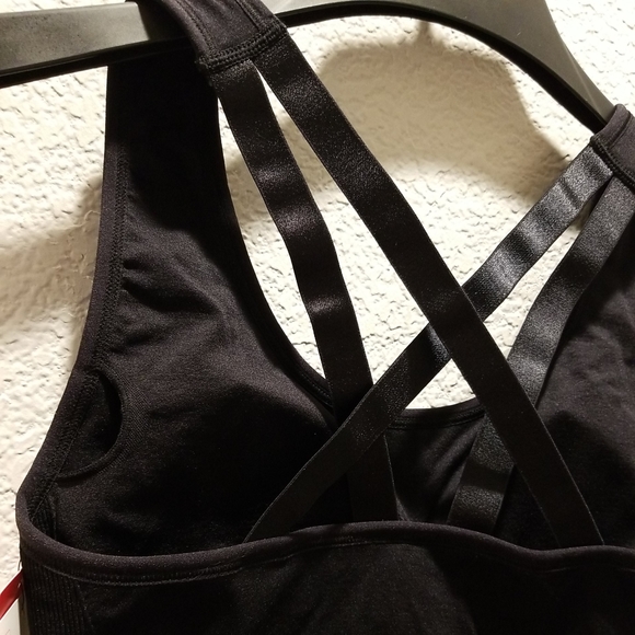 Puma Large Compression Bra - Picture 10 of 11